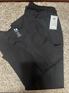 Dagacci Women's Black Scrub Set - V-Neck Top & Drawstring Pants